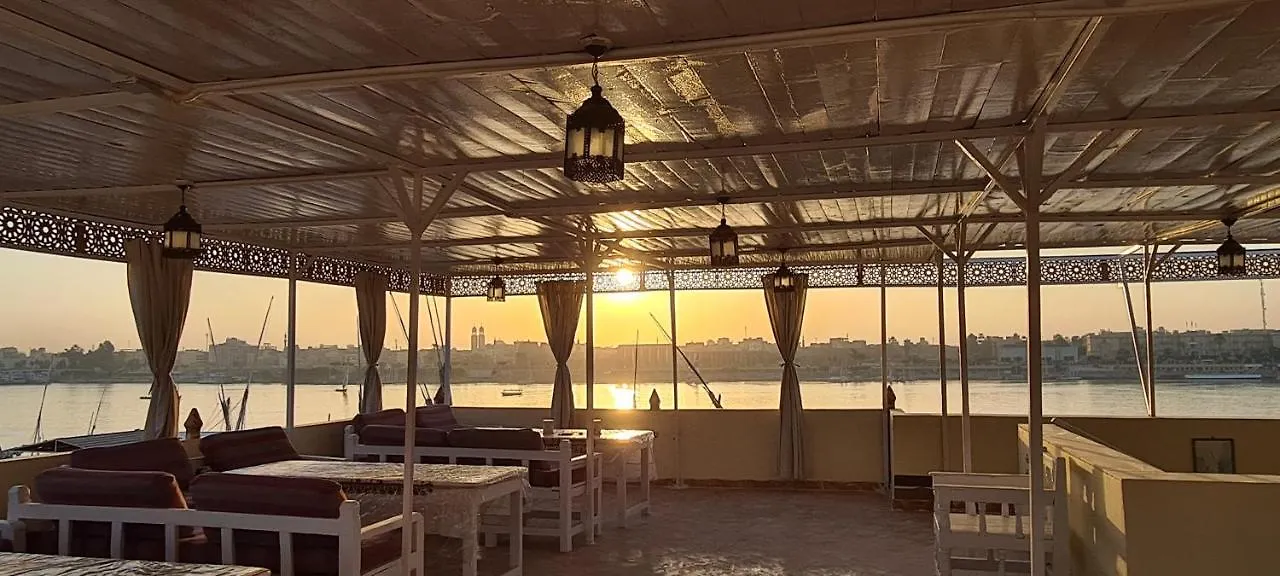 بيت ضيافة Senmut Luxory Rooms