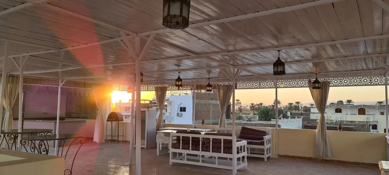 Senmut Luxory Rooms
