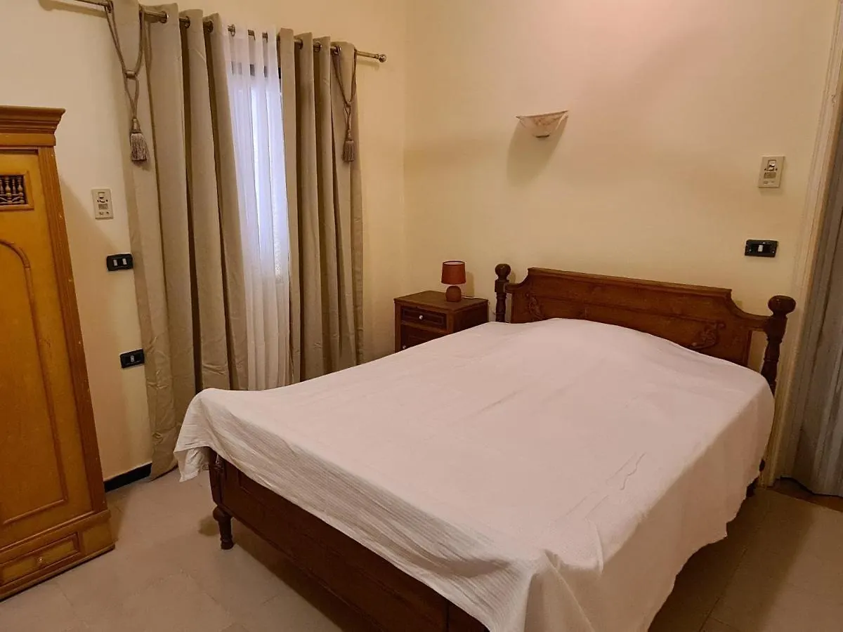 Senmut Luxory Rooms