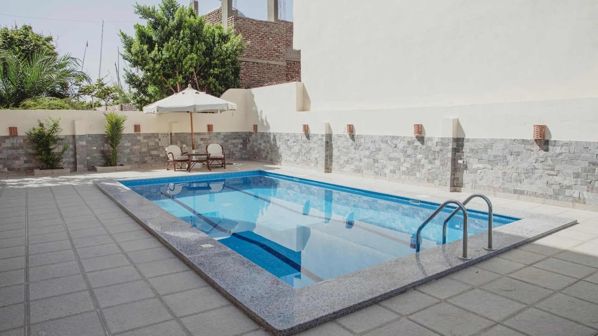 Senmut Luxory Rooms Guest house