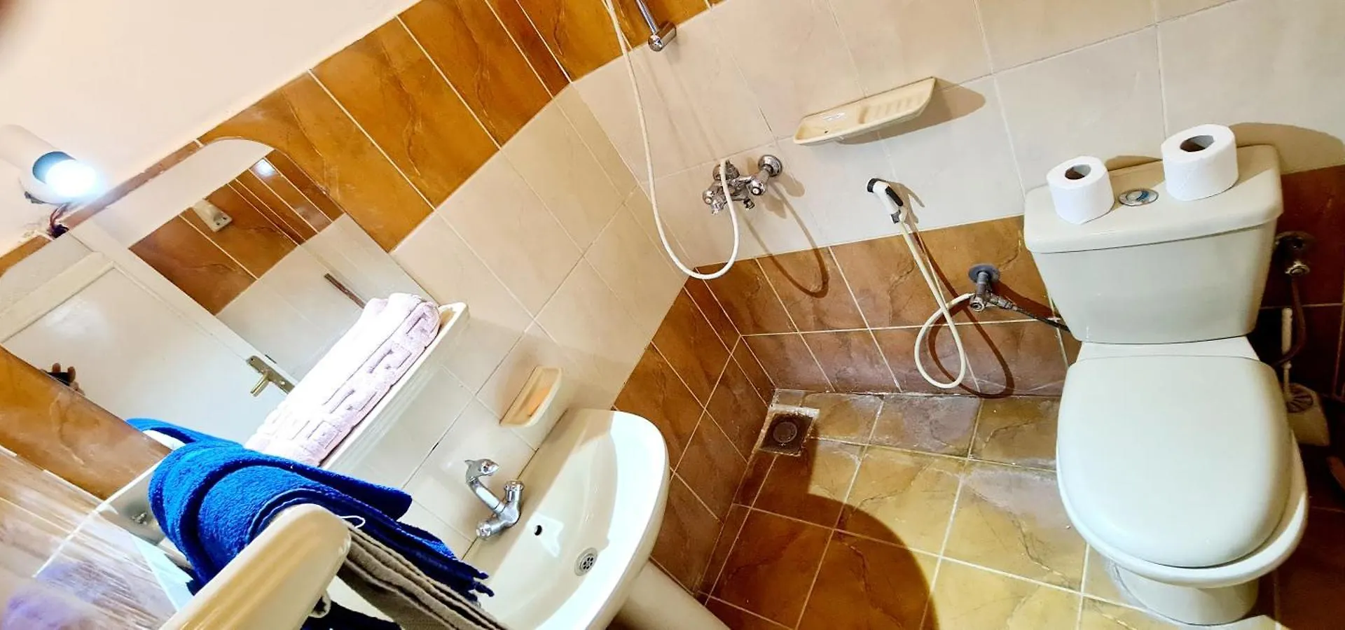 Senmut Luxory Rooms Guest house