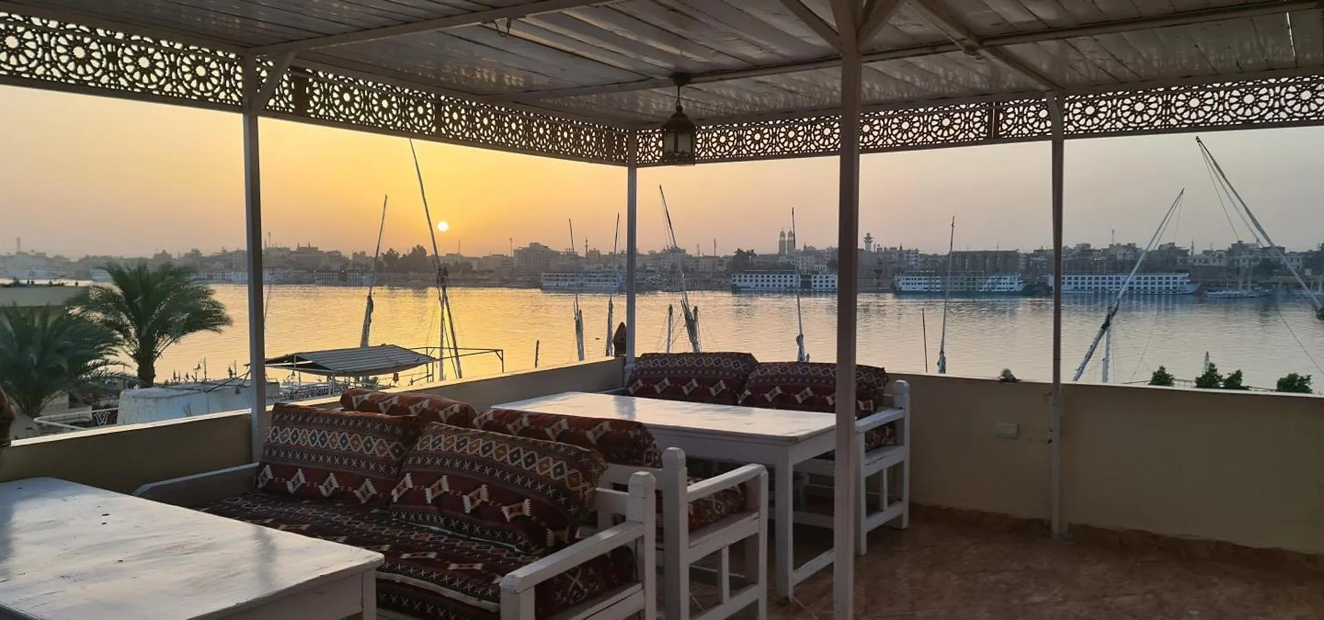 Senmut Luxory Rooms الأقصر