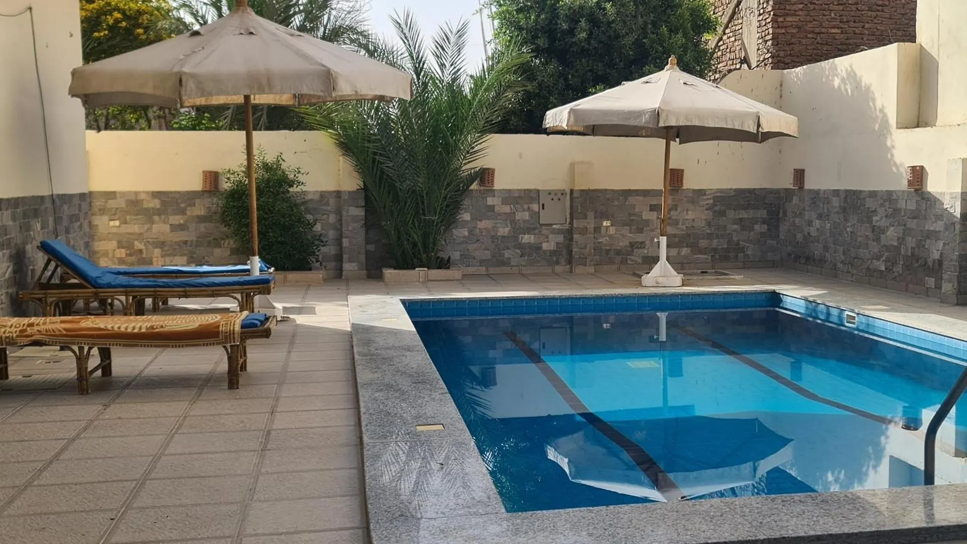 Senmut Luxory Rooms Guest house